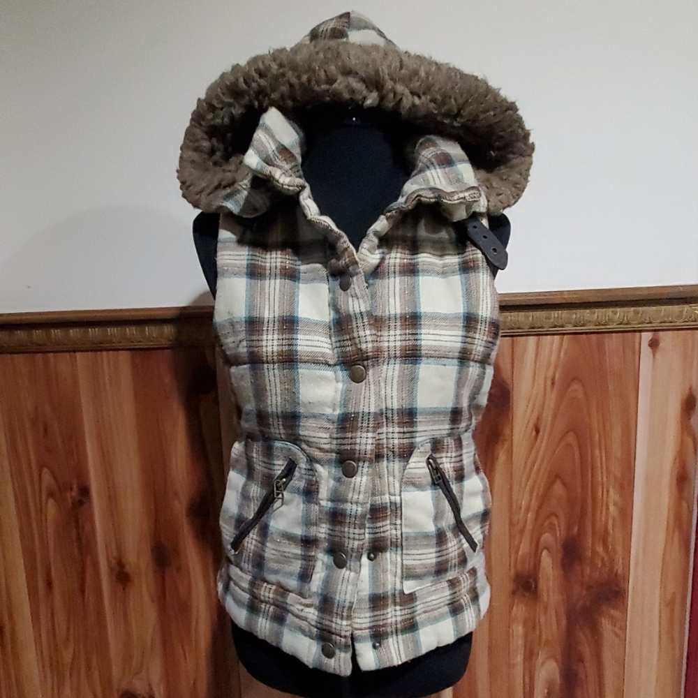 BB Dakota Puffer Plaid Vest